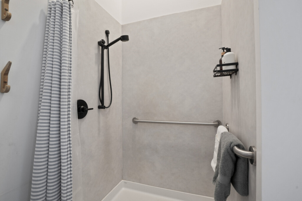 2885eb860336a7c7d381363af4103d7db44cb4378c395d631e024e3e49fca518 8eab90f633 v0 w1280xh0 rDEF.jpg