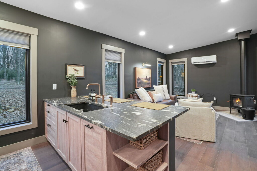 330430a2883378e59fb05ea031586b8807328163f32e505c0b63465a8037e86f c64e04bb98 v0 w1280xh0 rDEF.jpg