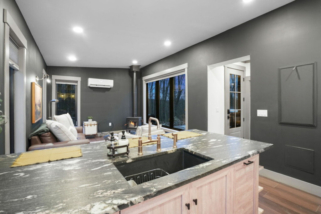 b4461082736b658ec4581a5d8e5f9ffe5e1169033c61084094f794cdd0facf3e c64e04bb98 v0 w1280xh0 rDEF.jpg