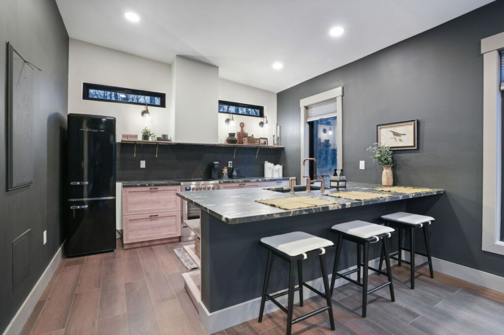 d1d35140660020d2586e22cb54fc8ef777eace0a989eee42a6e1161e9cf1c77a c64e04bb98 v0 w1280xh0 rDEF.jpg