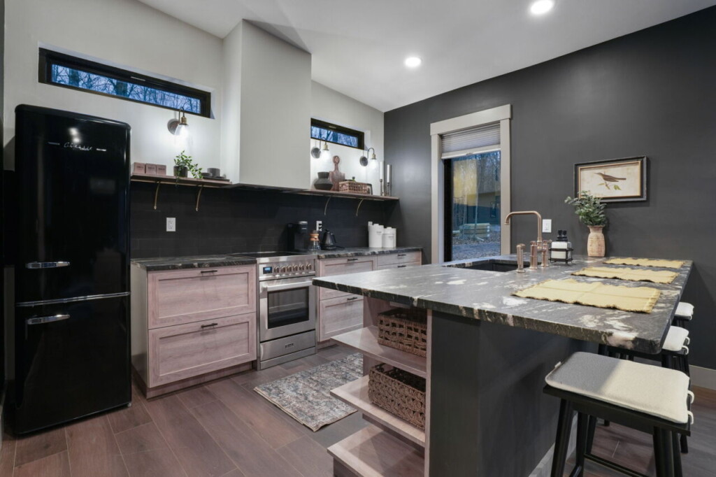 e985bfc8ee88d256709c708e55170241599d06180601eeadbe2409704bb2bde0 c64e04bb98 v0 w1280xh0 rDEF.jpg